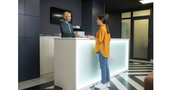 Karşılama Bankolarıyla İz Bırakan Müşteri Karşılama Alanları